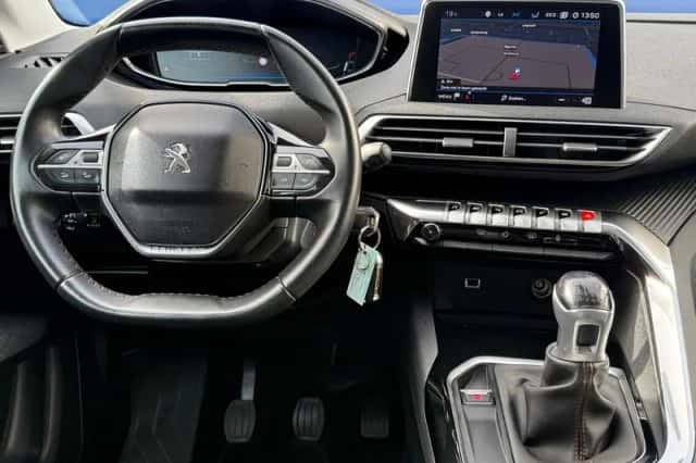 Peugeot 3008 (2017) thumbnail 4