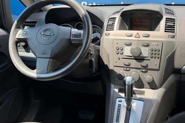 Opel Zafira (2007) thumbnail 4