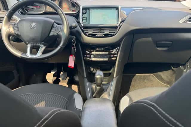 Peugeot 208 (2015) thumbnail 2