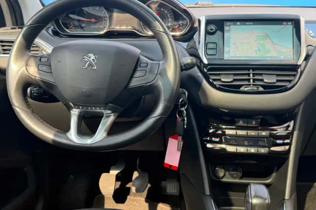 Peugeot 208 (2015) thumbnail 4