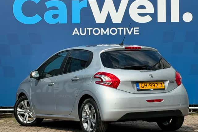 Peugeot 208 (2015) thumbnail 5