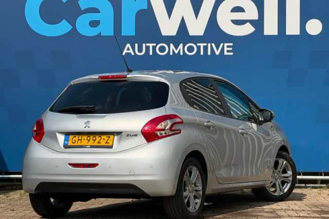Peugeot 208 (2015) thumbnail 6