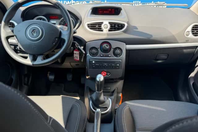 Renault Clio (2012) thumbnail 2