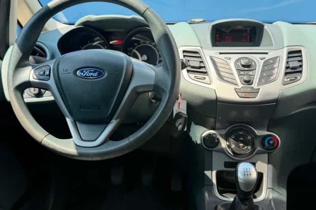 Ford Fiesta (2010) thumbnail 4