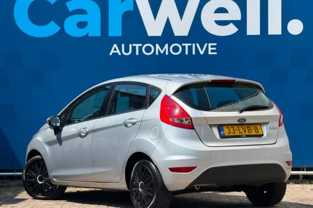 Ford Fiesta (2010) thumbnail 5