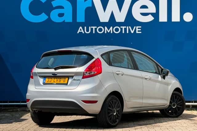 Ford Fiesta (2010) thumbnail 6