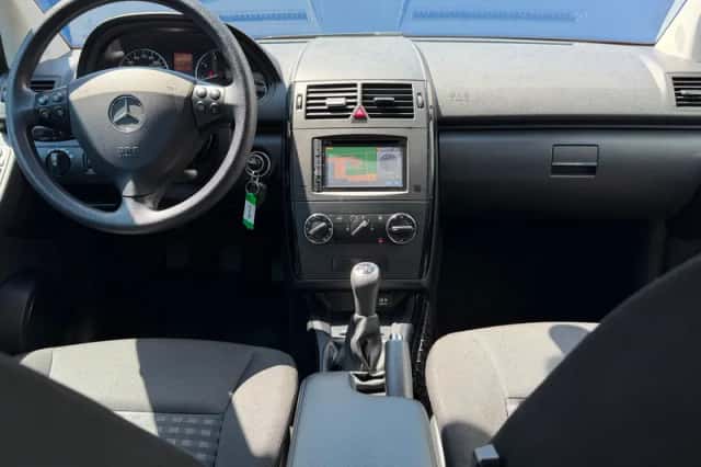 Mercedes-Benz A-Klasse (2011) thumbnail 2