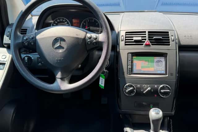 Mercedes-Benz A-Klasse (2011) thumbnail 4