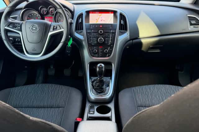 Opel Astra Sports Tourer (2015) thumbnail 2