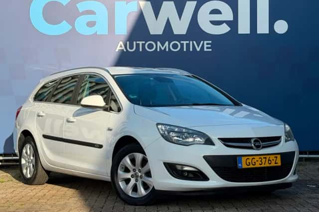 Opel Astra Sports Tourer (2015) thumbnail 3