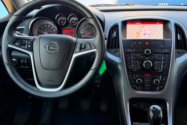 Opel Astra Sports Tourer (2015) thumbnail 4
