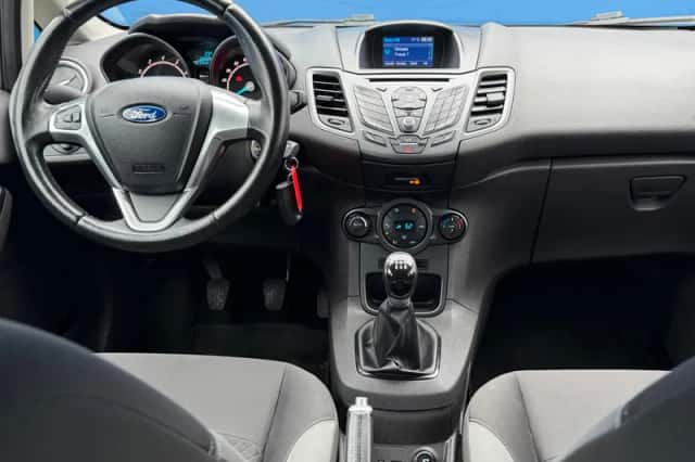 Ford Fiesta (2016) thumbnail 2