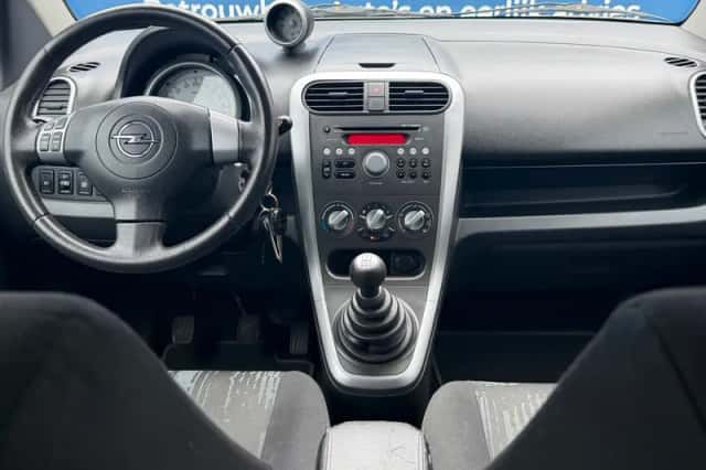Opel Agila (2011) thumbnail 2