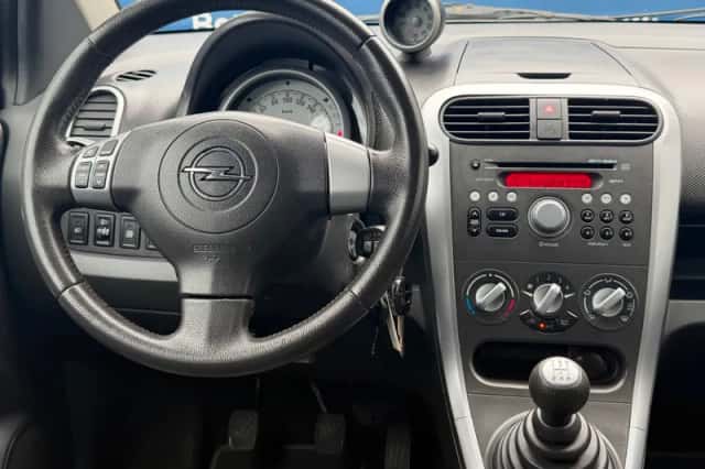 Opel Agila (2011) thumbnail 4