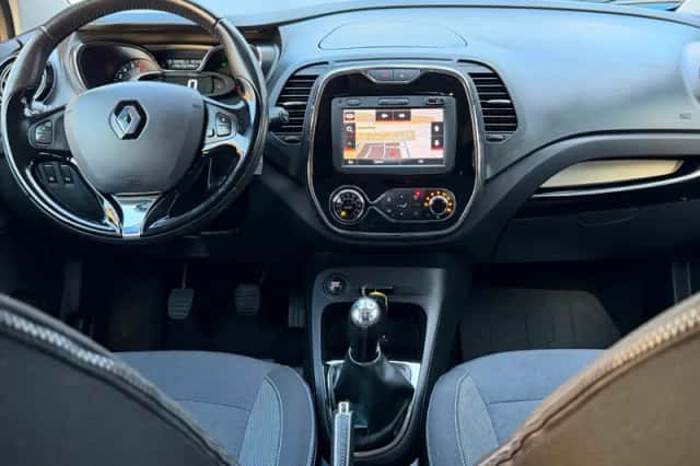 Renault Captur (2016) thumbnail 2