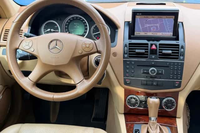 Mercedes-Benz C-Klasse (2009) thumbnail 4