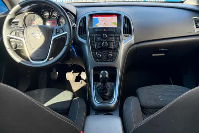 Opel Astra Sports Tourer (2015) thumbnail 2