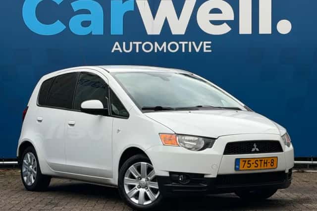 Mitsubishi Colt (2011) thumbnail 3