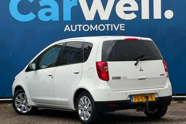 Mitsubishi Colt (2011) thumbnail 5