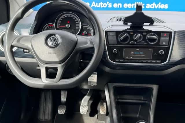 Volkswagen Up! (2019) thumbnail 4
