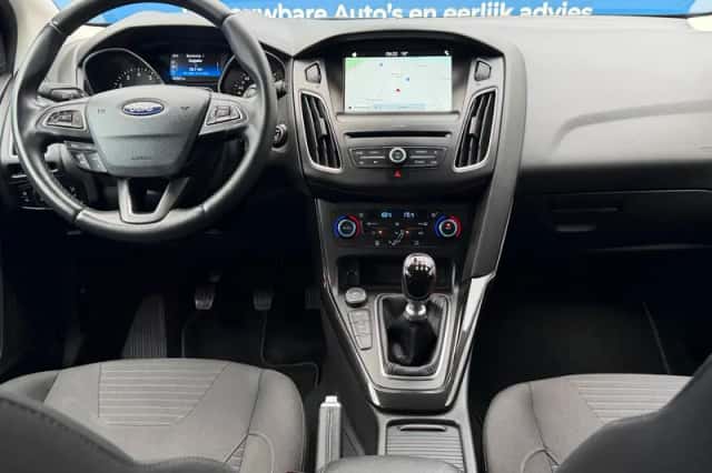 Ford Focus (2018) thumbnail 2
