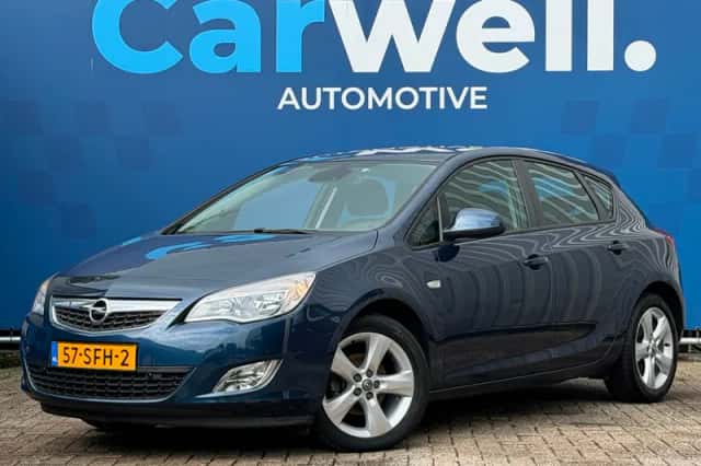 Opel Astra (2011) thumbnail 1