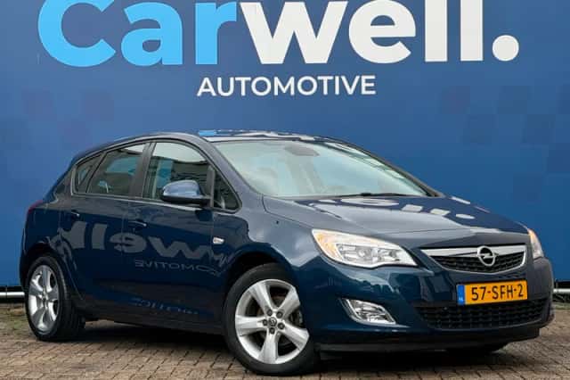 Opel Astra (2011) thumbnail 3