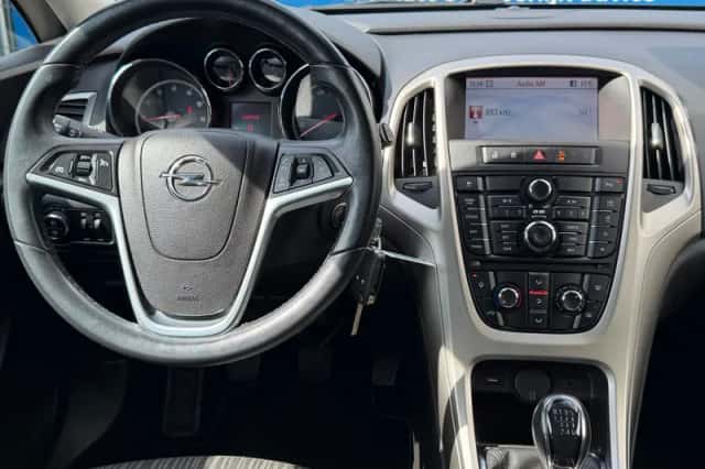 Opel Astra (2011) thumbnail 4