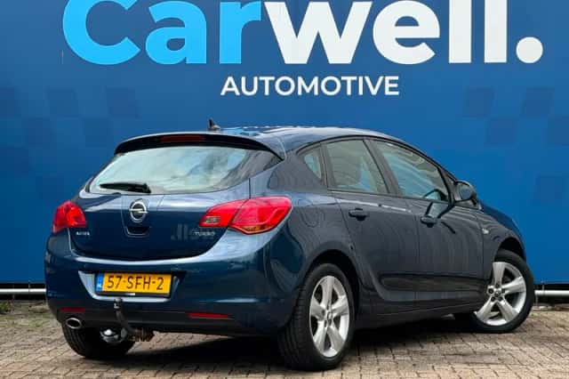 Opel Astra (2011) thumbnail 6