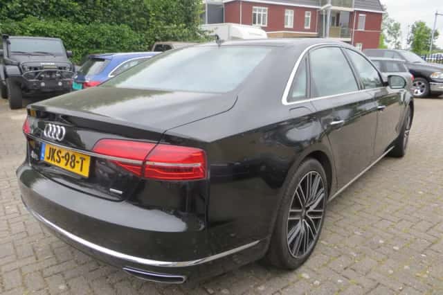 Audi A8 (2015) thumbnail 2