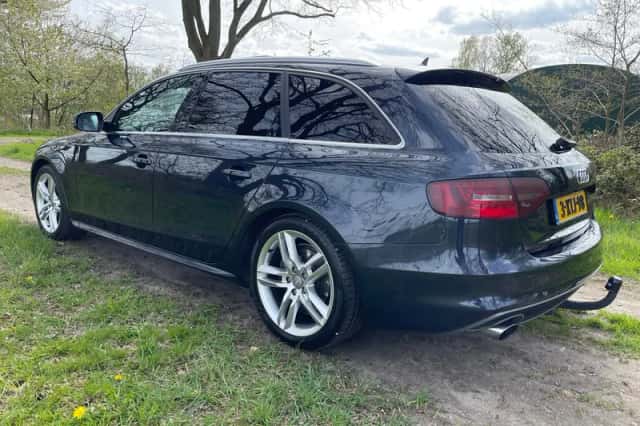 Audi A4 (2014) thumbnail 2