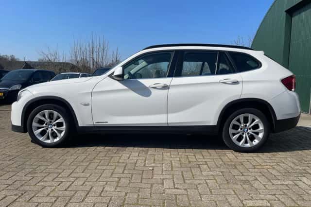 BMW X1 (2011) thumbnail 2