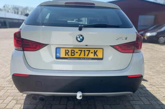 BMW X1 (2011) thumbnail 3