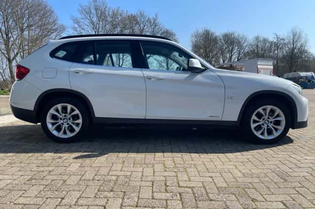 BMW X1 (2011) thumbnail 4
