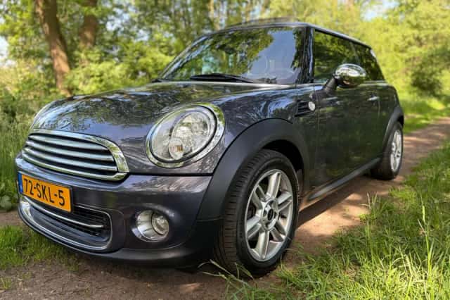 MINI Cooper (2011) thumbnail 1