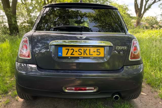 MINI Cooper (2011) thumbnail 3