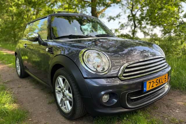 MINI Cooper (2011) thumbnail 5