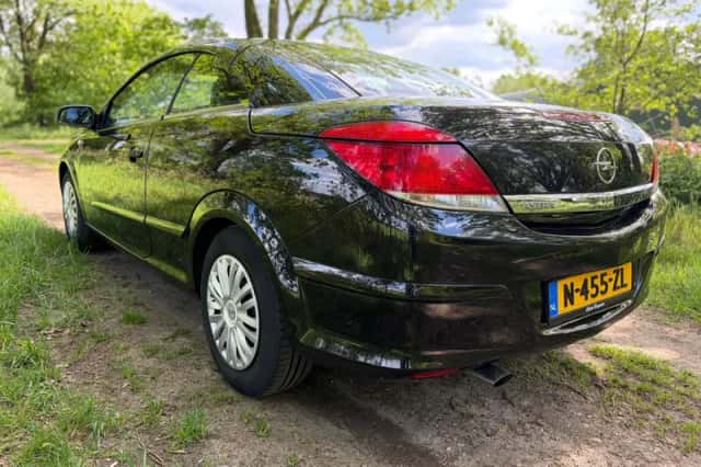 Opel Astra Twin Top (2009) thumbnail 2