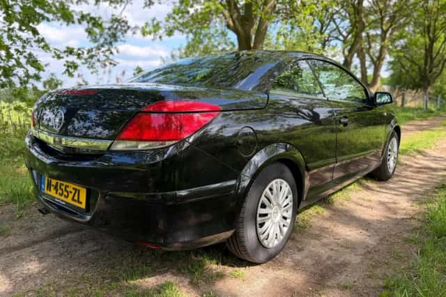Opel Astra Twin Top (2009) thumbnail 4