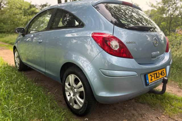Opel Corsa (2014) thumbnail 2