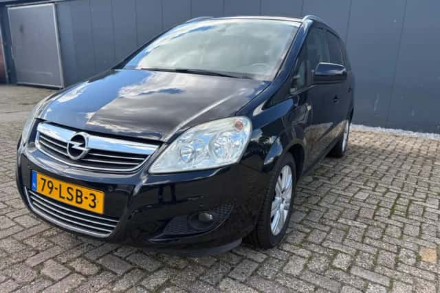 Opel Zafira (2010) thumbnail 1
