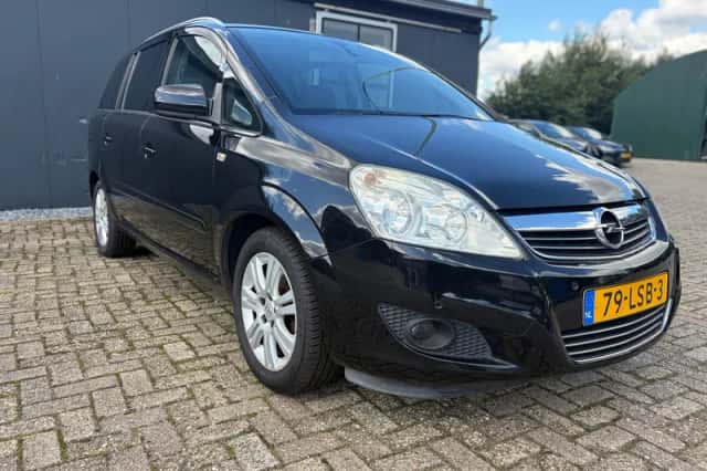 Opel Zafira (2010) thumbnail 5