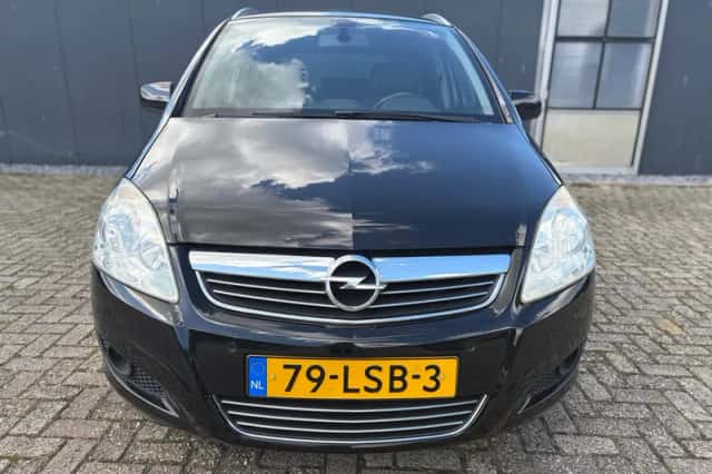 Opel Zafira (2010) thumbnail 6