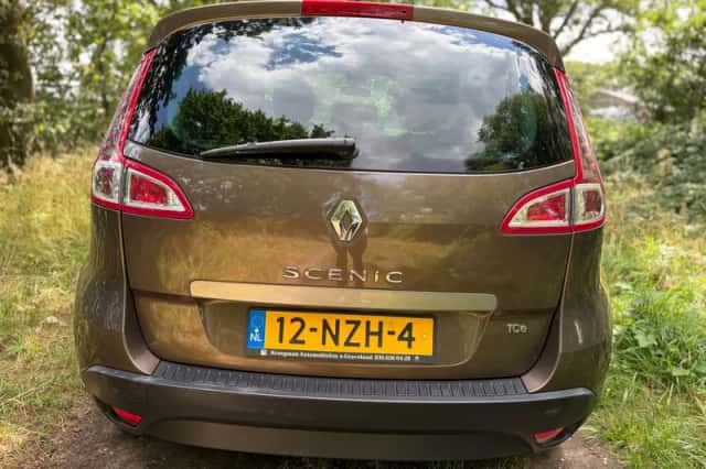 Renault Scénic (2011) thumbnail 3
