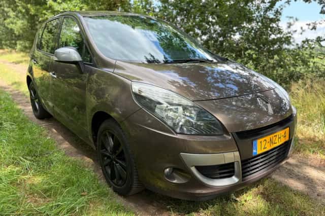 Renault Scénic (2011) thumbnail 5