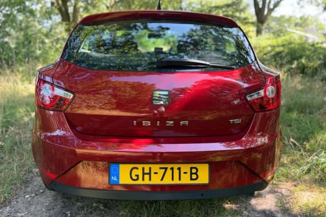 SEAT Ibiza (2015) thumbnail 3