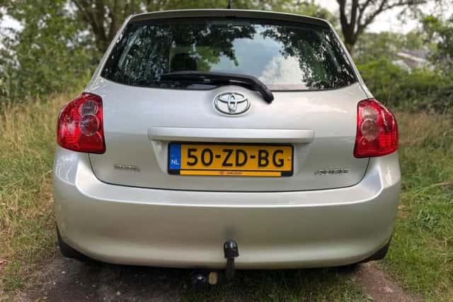 Toyota Auris (2008) thumbnail 3
