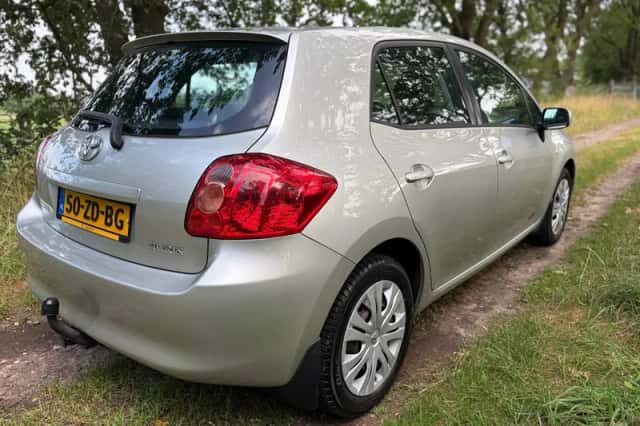 Toyota Auris (2008) thumbnail 4