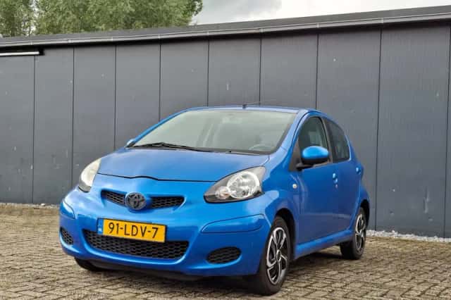 Toyota Aygo (2010) thumbnail 1