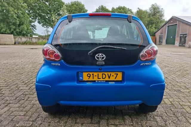 Toyota Aygo (2010) thumbnail 3